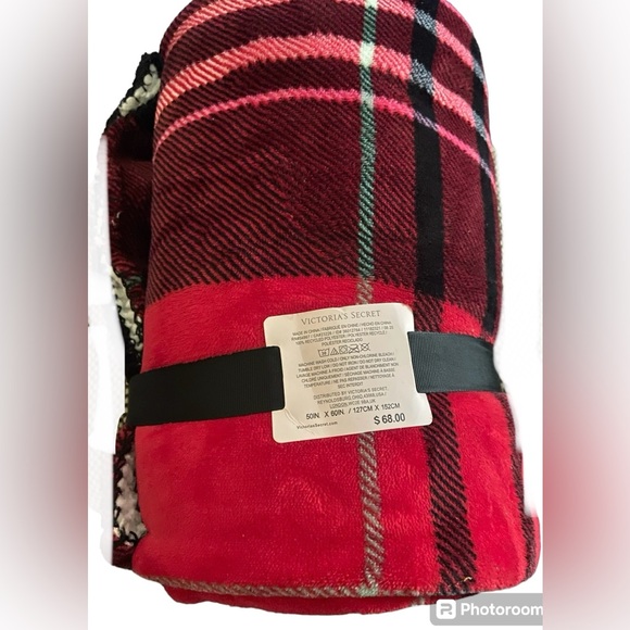 VICTORIA’S SECRET Plaid Sherpa Blanket - Picture 5 of 5